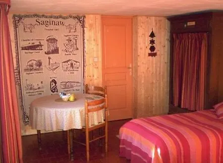 Bed & Breakfast Manoir Du Val Harangt 3*